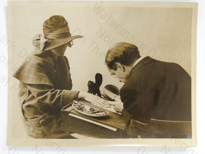 Mann Frau Fingernagel Künstler Nail Art Maniküre schwarze Katze Design um 1920 Vintage Foto