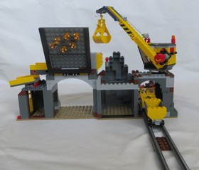 LEGO 4204 The Mine City Mining Crane Truck Train Conveyor Belt Cave 2012