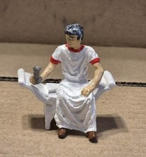 TOY SOLDIERS TIN ROMAN SENATOR SEATED DRINKING WINE 54 MM