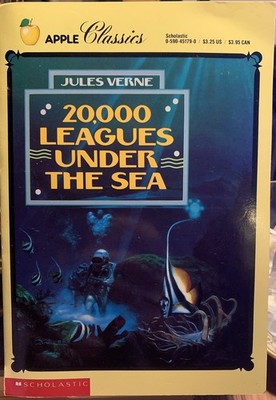 Twenty Thousand Leagues under the Sea PB Book Jules Verne Apple Classics VG