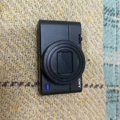 SONY Cyber−Shot RX DSC-RX100M6 Sony Cyber-shot® DSC-RX100 VII 20.1-megapixel compact camera with
