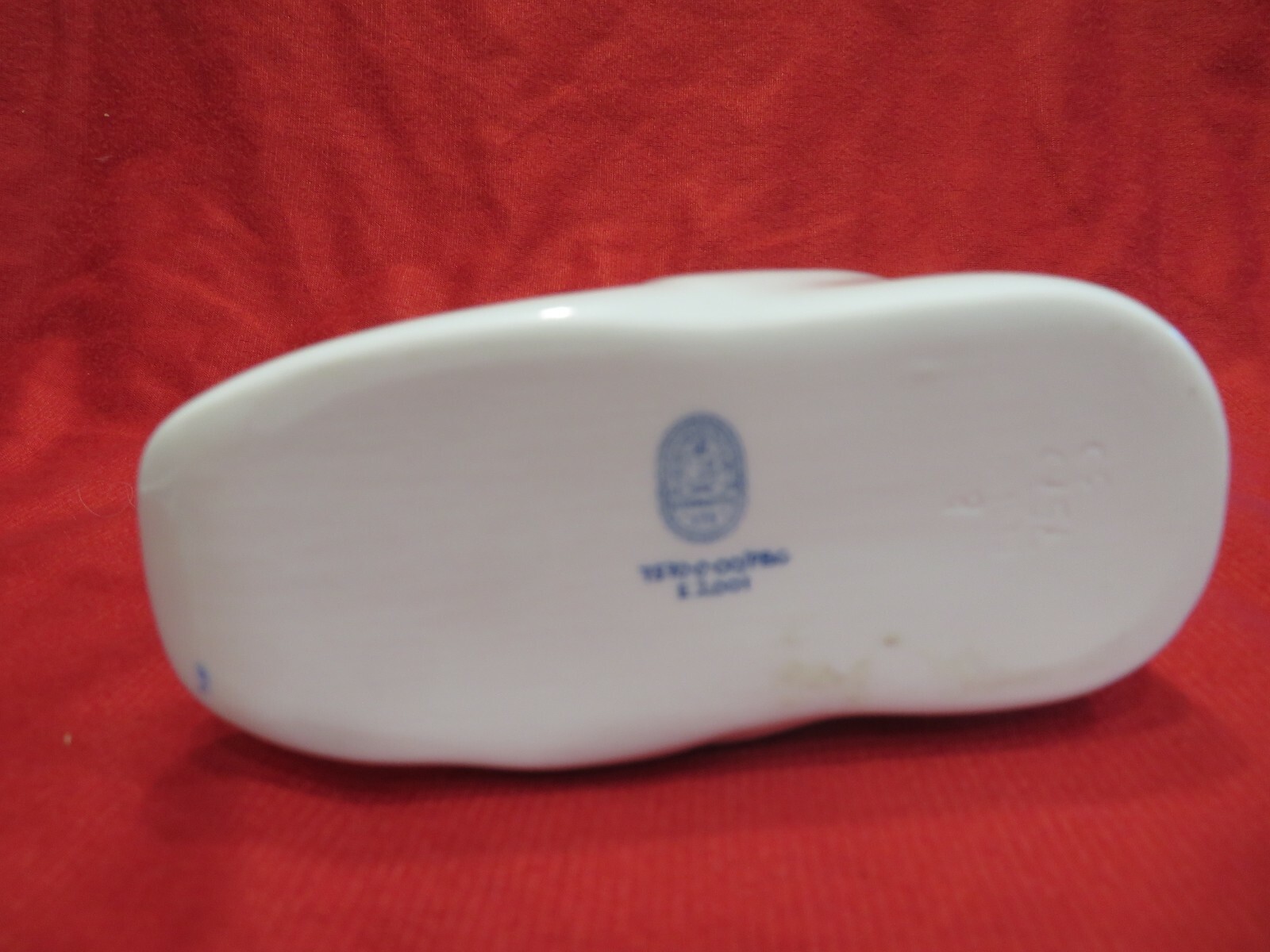 VINTAGE HEREND BLUE GARLAND HAND PAINTED PORCELAIN BABY SHOE, 