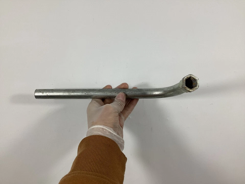 2008-2018 AUDI A4 S4 A5 S5 CVT Breaker Bar Roadside Lug Wrench 8N0012219 OEM . - Image 4 of 4