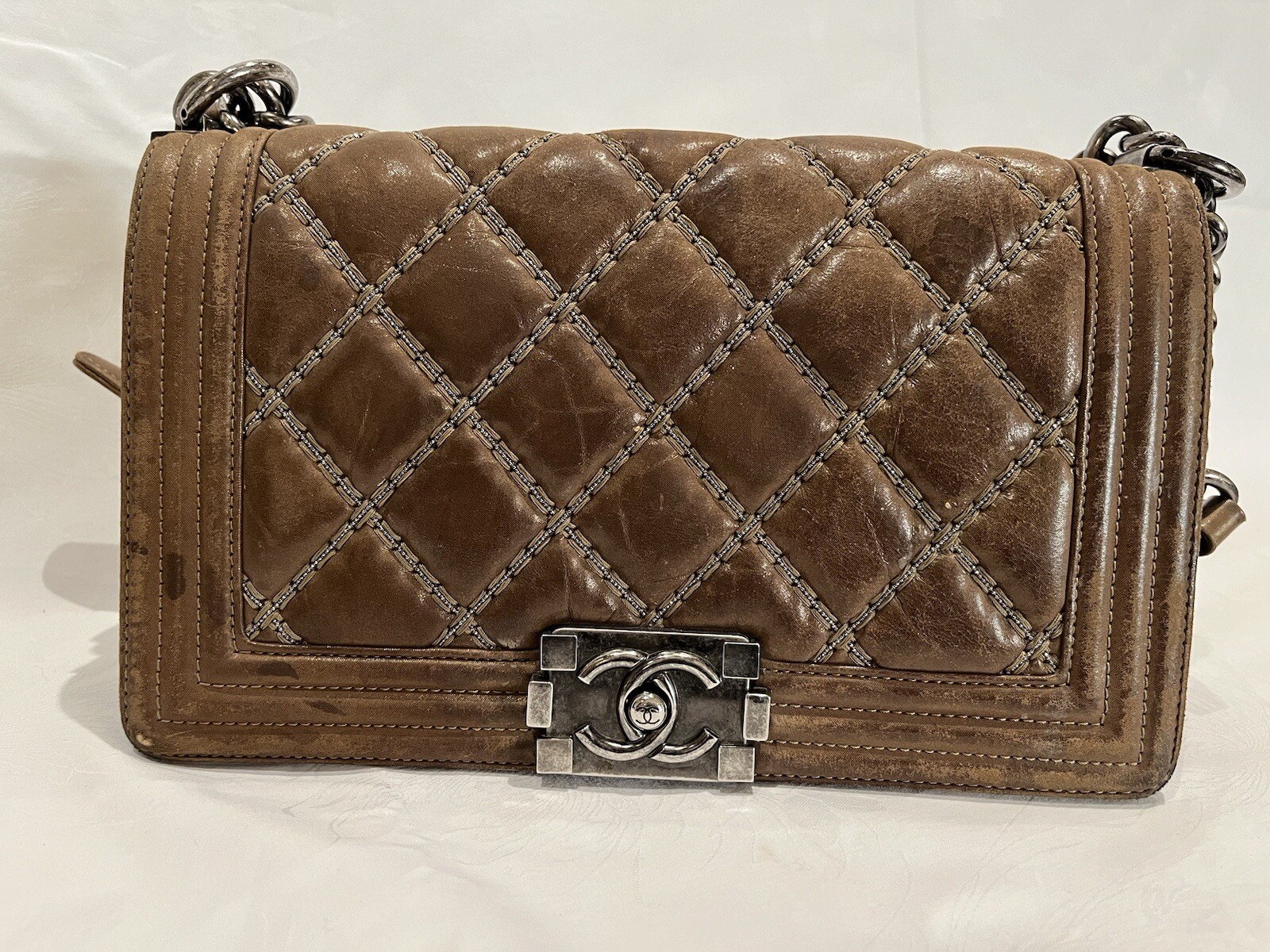 Chanel Boy bag authentic Leather. Burgundy/brown. 25cm. Limited Edition.