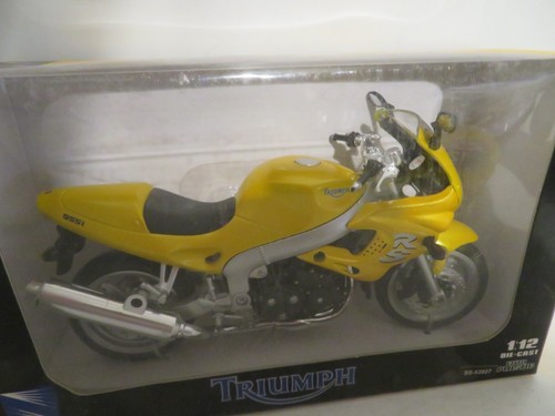 New Ray Triumph 955i RS Yellow Motorcycle 1:12 Scale MIB - Picture 2 of 6