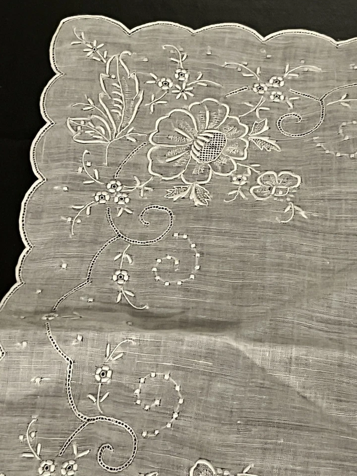 Pañuelo de boda vintage blanco Madeira muy bordado Foto 3 de 4