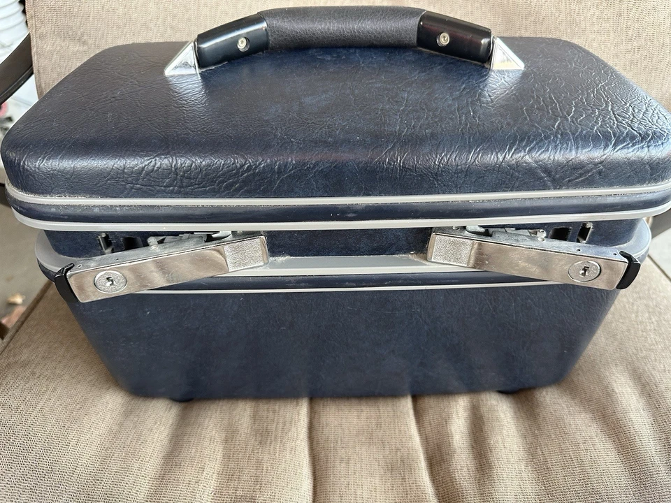 Estuche rígido de belleza de maquillaje Samsonite Sentry II ambas llaves y etiquetas Foto 3 de 4