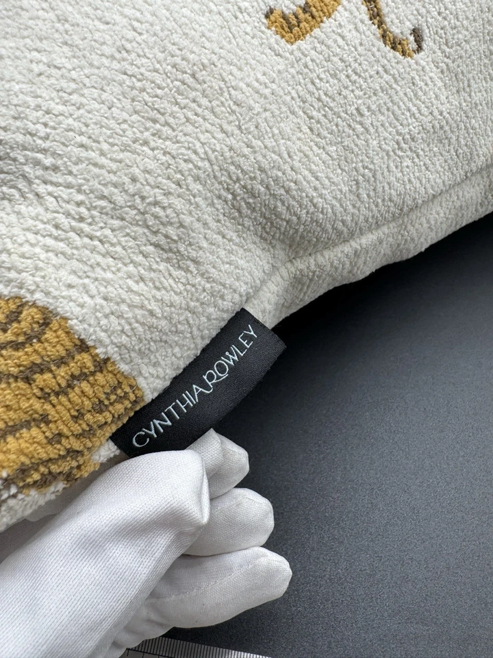 Par de almohadas Cynthia Rowley Tiger blancas 19x19 Foto 3 de 4