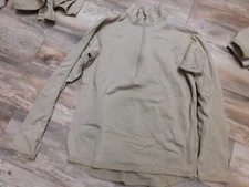 US MILITARY G III SAND MID WEIGHT COLD WEATHER SHIRT SIZE MEDIUM - REGULAR