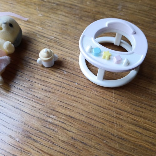 Sylvanian Patches Hund Baby. Regenbogen Kinderzimmer Vintage Flair Calico Critters - Bild 5 von 7