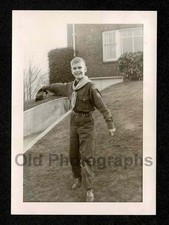 HAPPY BOY SCOUT IN UNIFORM ARM OUT HOLDING HAT FRONT YARD OLD/VINTAGE PHOTO-H177