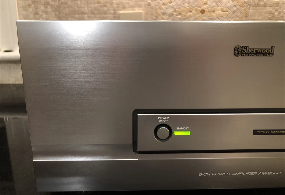 Amplificador de potencia Sherwood Newcastle AM-9080 5 CANALES RNC100 Sherwood control remoto Foto 3 de 4