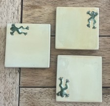 3 ceramiczne podstawki stodoły z podniesionymi żabami zestaw