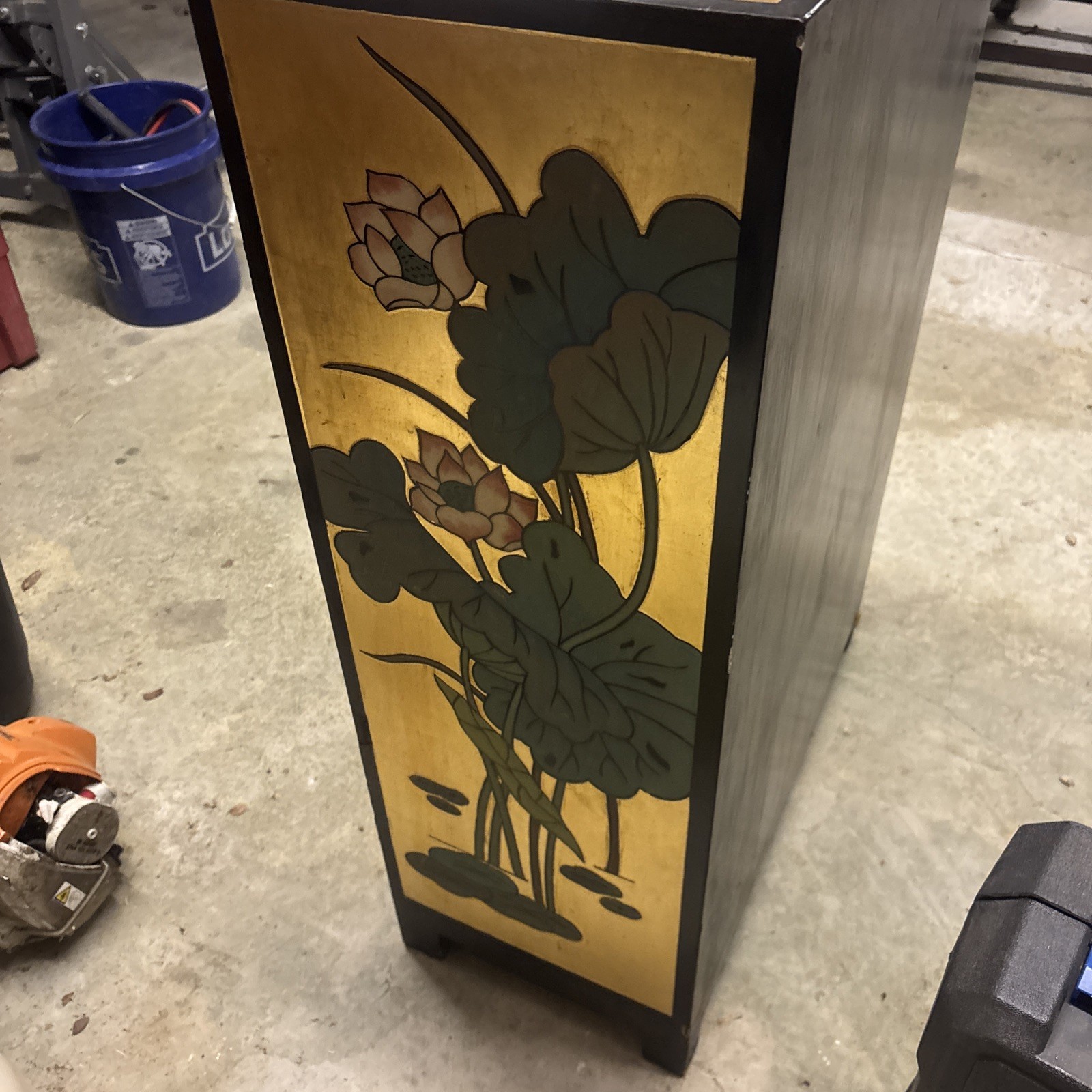 US Seller - Antique Gold Leaf Bird and Flower Oriental Cabinet! Minor Paint Chip