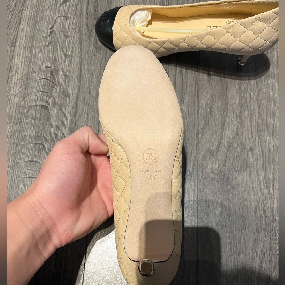 Chanel 2014 Interlocking CC Logo Pumps image 7