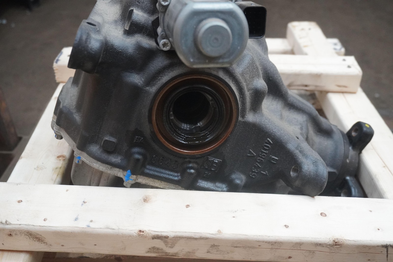 Rear Axle Differential Gear Carrier OEM PY83-SE4200-AA Aston Martin Dbx 707 2023