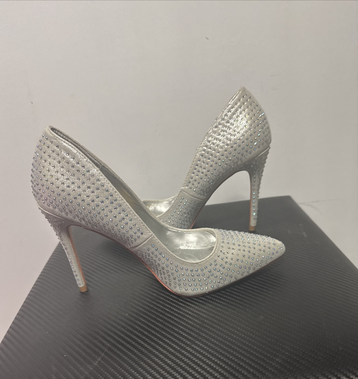 Anne Michelle Silver Metallic Stiletto Pumps Size 8.5 EUC Includes Box