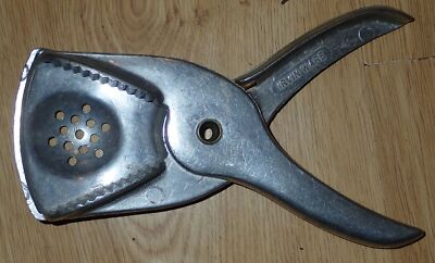 Vintage IRWIN WARE Handheld Lemon Squeezer/Citrus Juicer Aluminum