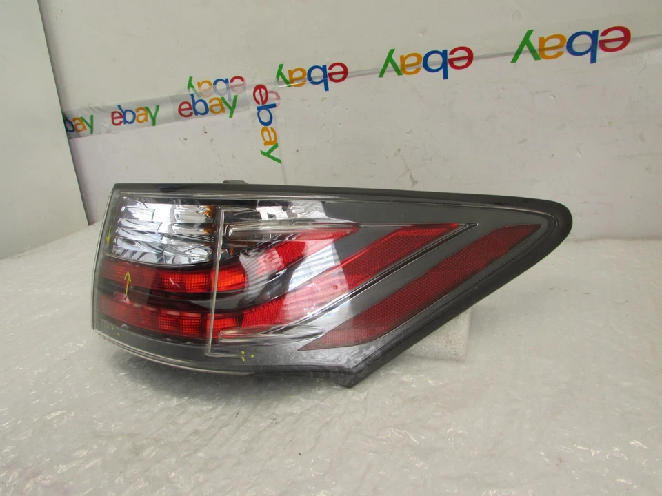 LEXUS CT200H 2011-12-13-14-15-16-2017 LUZ TRASERA PASAJERO DERECHO CUARTO PANEL Foto 2 de 4