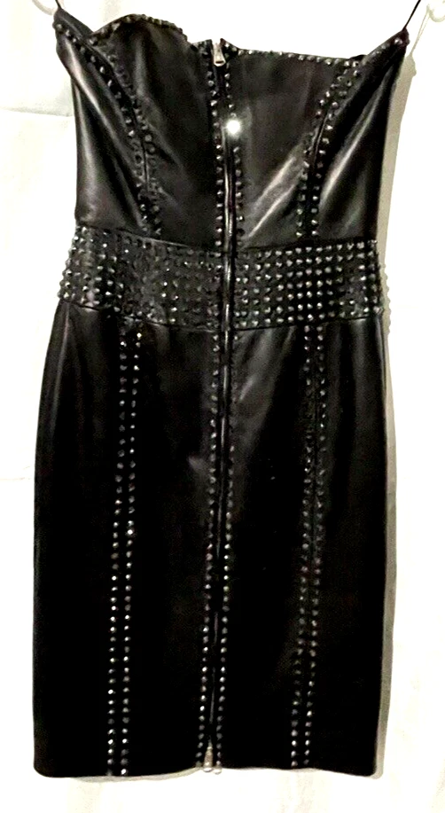 Abito da cocktail Versace 2012 Runway in pelle con borchie impreziosito LBD US 0 2 4 IT 38