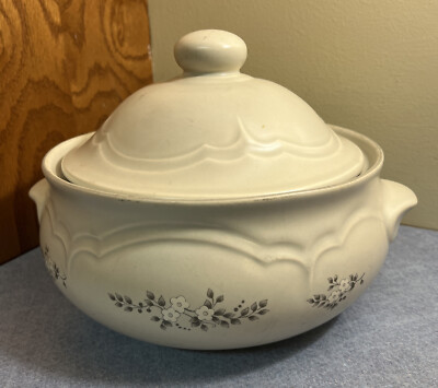 PFALTZGRAFF Heirloom Collection Lid, Handles Qt Casserole Dish #315 
