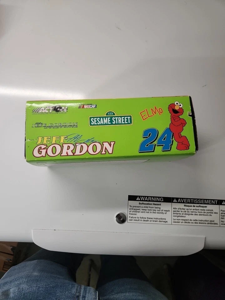JEFF GORDON 2002 ELMO SESAME STREET FOUNDATION 1/24 RCCA CLUB CAR BANK 1/2,004 - Image 2 of 4