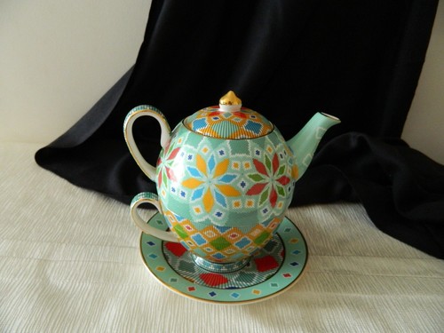 New T2 TEA FOR ONE SET Teapot With Infuser Cup Saucer Green Red Blue Orange Gold - Picture 19 of 20