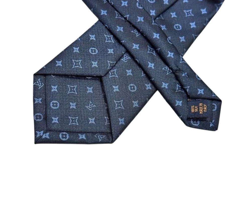 Corbata Louis Vuitton seda 100 %, corbata monograma LV, corbata azul oscuro Lv  Foto 4 de 4