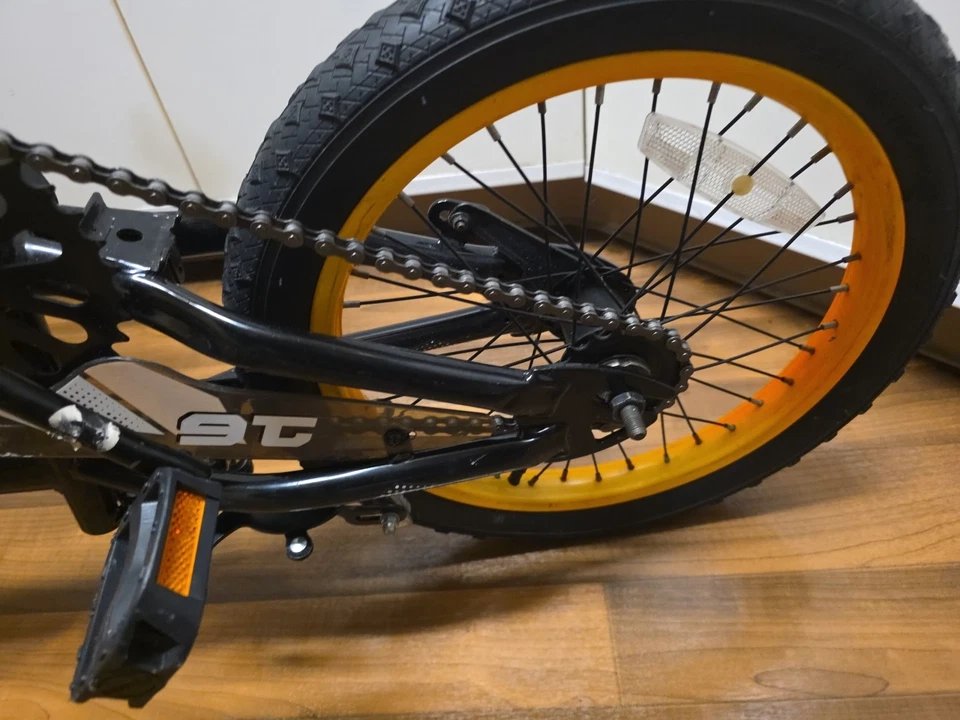 Велосипед для веломотокросса Mongoose Mutant 16 дюймов, возраст 3–5 лет, черный/оранжевый — для мальчиков/девочек - Изображение 3 из 4