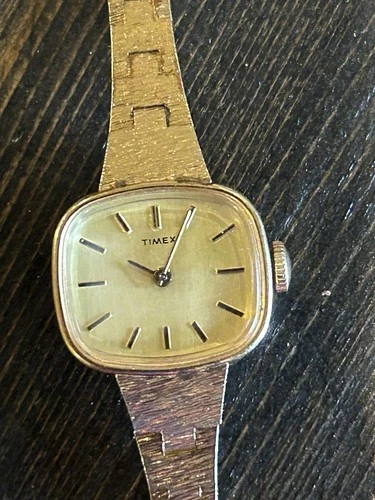 Timex Vintage Mechanical Ladies Watch Goldtone Latch bracelet EXCELLENT working!