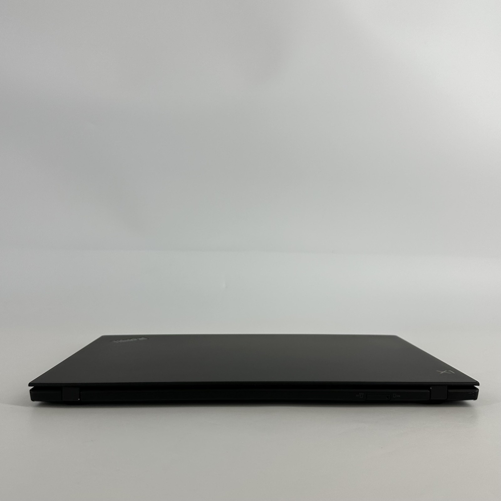 Lenovo ThinkPad X1 Carbon Gen 6 14, 14-Inch Laptop, with Intel Core i7 8th Gen., 256 GB SSD (Solid State Drive), Windows 11 Pro