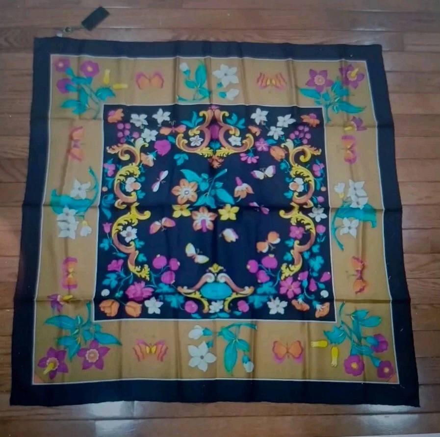 Foulard vintage Gucci fleurs et papillons bordure noire en soie 33