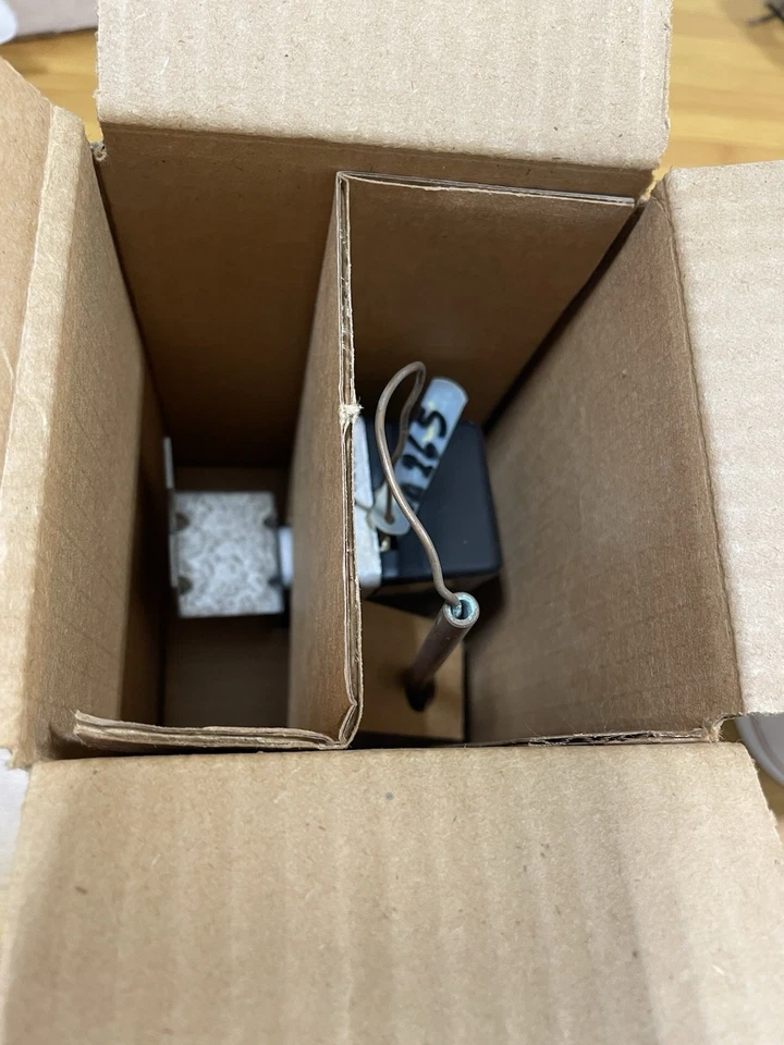 NEW Johnson controls T-5210-1125 Temperature Transmitter 5 1/2" Bulb element - Image 2 of 4