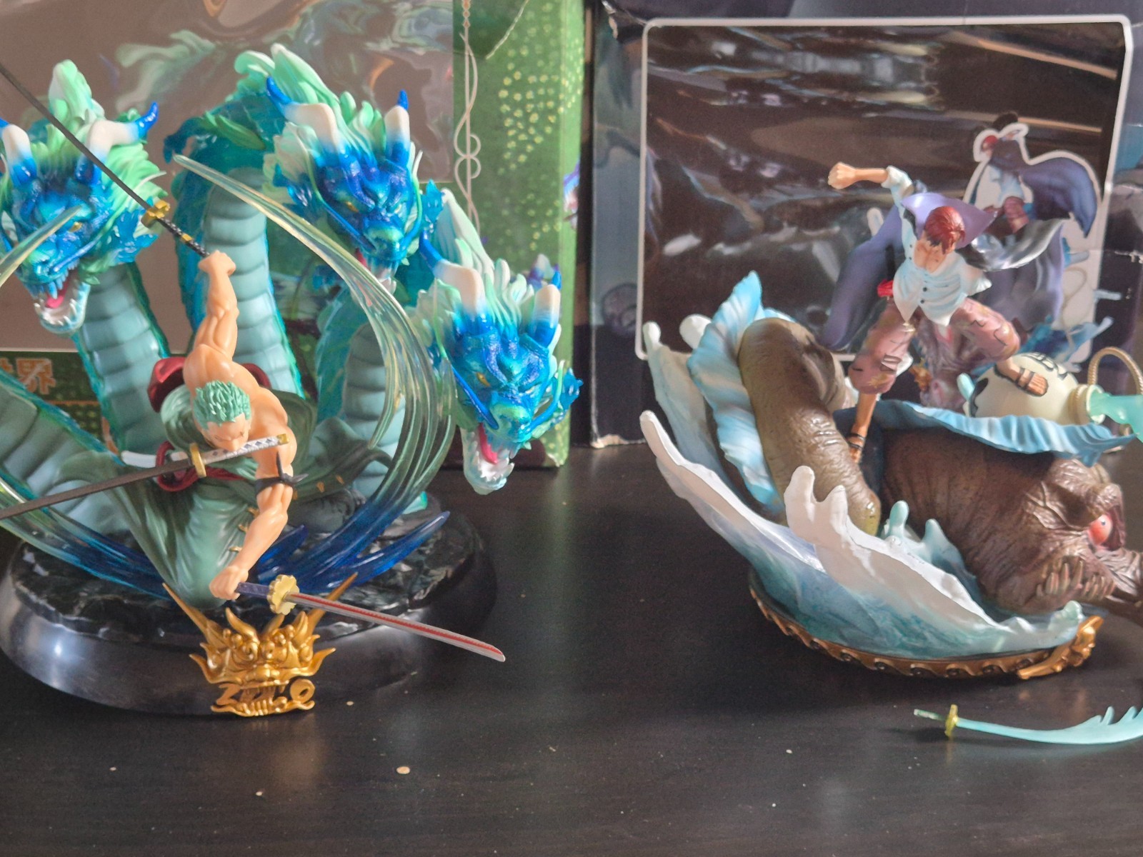 Figurines One Piece Zoro et Shanks en résine pour collectionneur manga