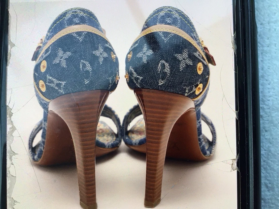 Louis Vuitton Azul Monograma Denim y Cuero Tachonado Correa al Tobillo Tacones, 35.5 (6). Foto 4 de 4