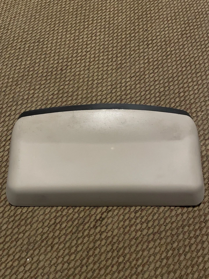 2003-2011 LINCOLN TOWN CAR 3rd BRAKE LIGHT HIGH MOUNT 3RD BRAKE LED GRAY OEM - Image 3 of 4