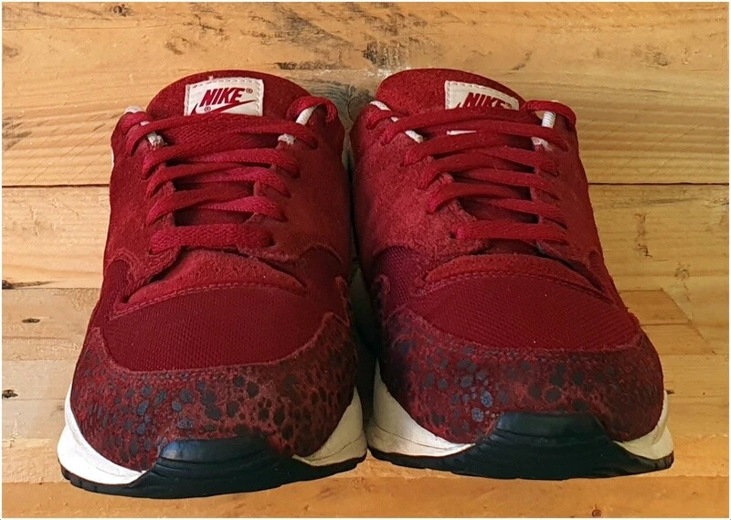 Nike Air Safari Low Suede Trainers UK9 US10 EU44 371740 611 Team Red Sail Black
