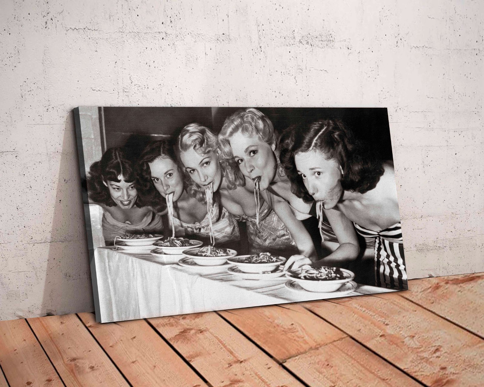 Poster donna che mangia pasta su tela foto 4