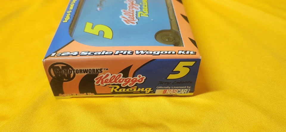 Motorworks Diecast  Nascar #5 Kellogg's Racing 42716 Pit Wagon Kit 1/24 🔥 - Image 3 of 4