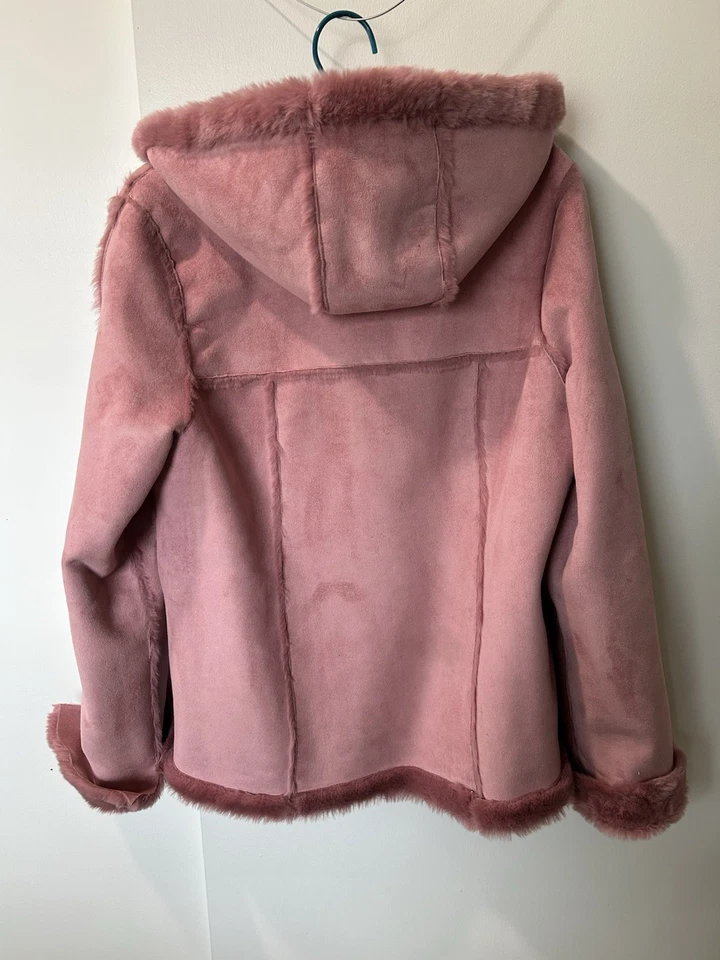 Abrigo rosa limitado demasiado cálido con capucha Foto 2 de 3