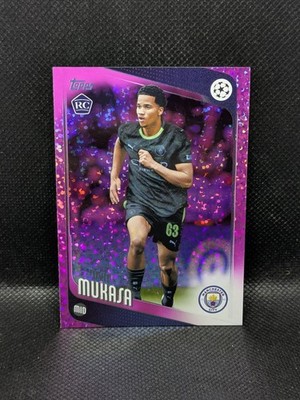 FIFA ペナント フラッグ サッカー レア 希少 Divine Mukasa 2025-26 Topps UEFA Club Competitions #49 - Pink Mini