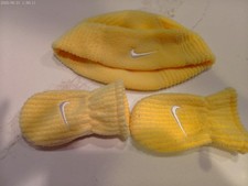 infant's Nike yellow fleece hat  mittens near-perfect condition low fast shipng