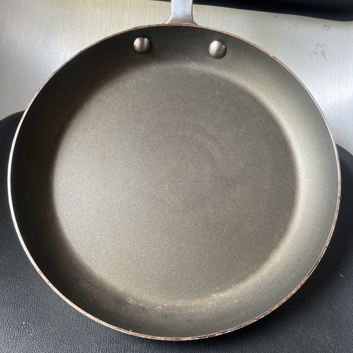 All-Clad d5 Stainless-Steel Nonstick 9 inch Omelette Pan - Picture 10 of 10