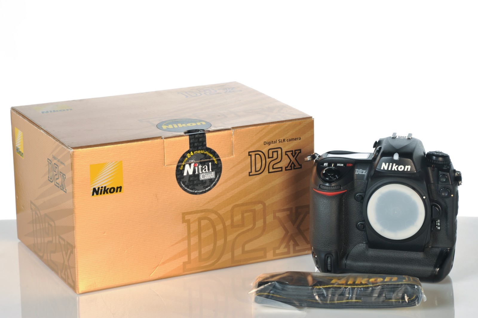 Fotocamera reflex digitale Nikon D2X - ottime condiZIONI 13720 SCATTI