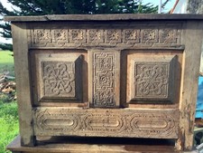 coffre ancien chêne et sculptures
