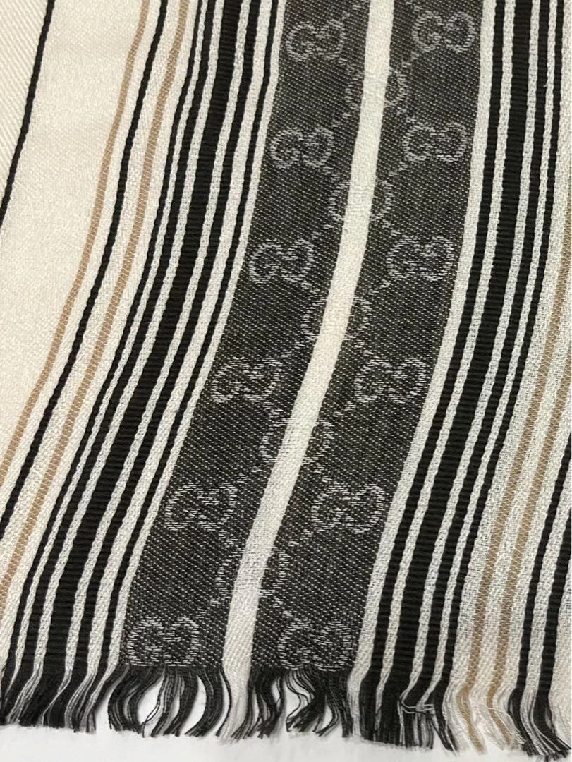 Gucci GG motif grande étole écharpe rectangulaire long châle logo accessoire femme