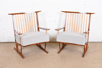 Conoid Lounge Chairs in Sculpted Walnut After George Nakashima, Pair