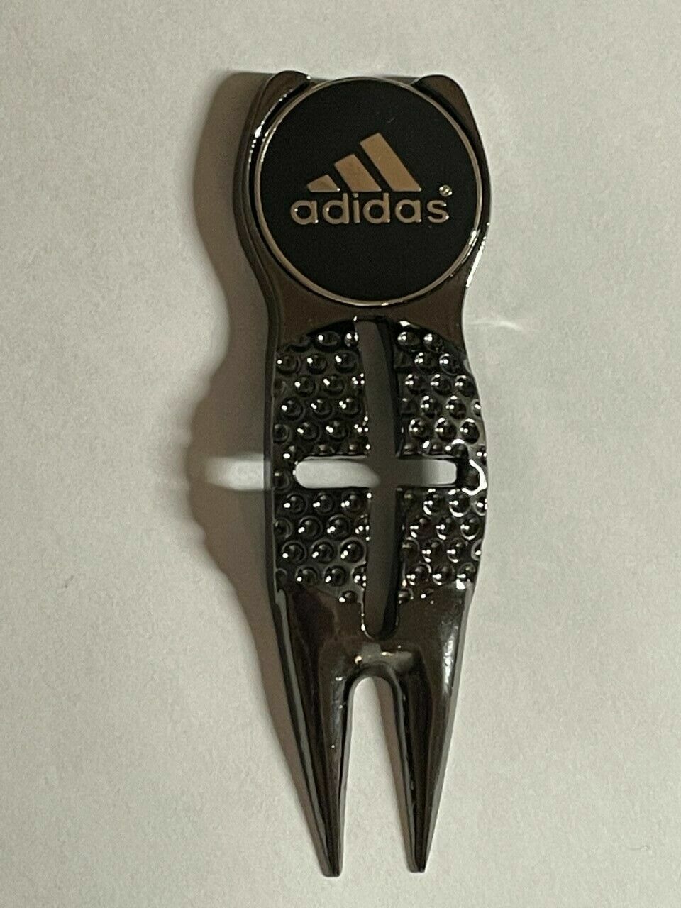 Crosshairs Divot Tool & 1" Adidas Flat Coin Style Golf Marke