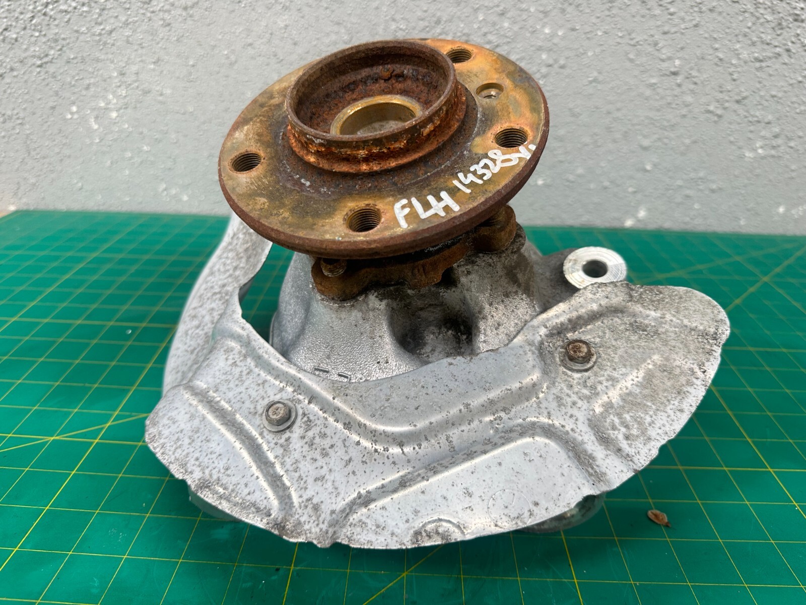 12-18 BMW F20 F30 F32 F36 AWD Front Spindle Wheel Hub Bearing 