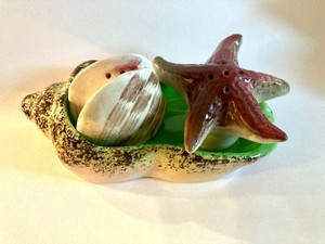Vintage Japan Shell And Starfish Salt And Pepper Shakers With Shell Shaped Tray